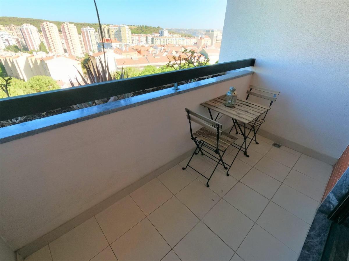 Lisbon 2 Bedroom Apartment With Balcony In 알제스 외부 사진