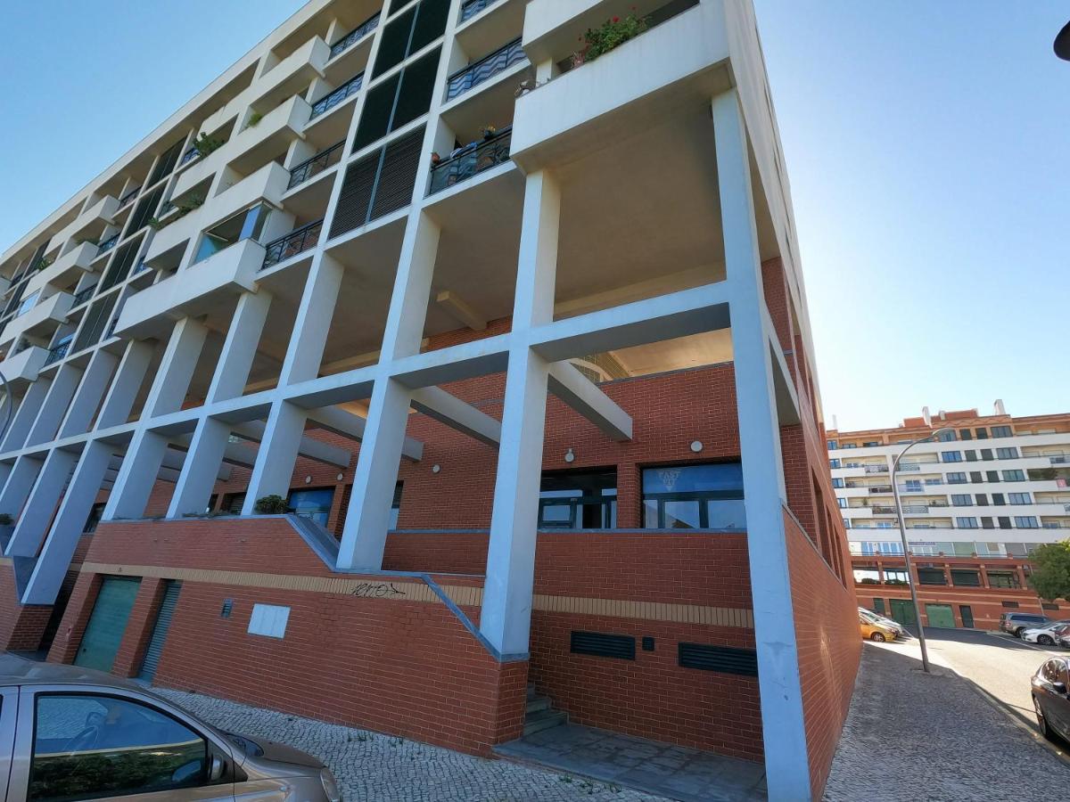 Lisbon 2 Bedroom Apartment With Balcony In 알제스 외부 사진