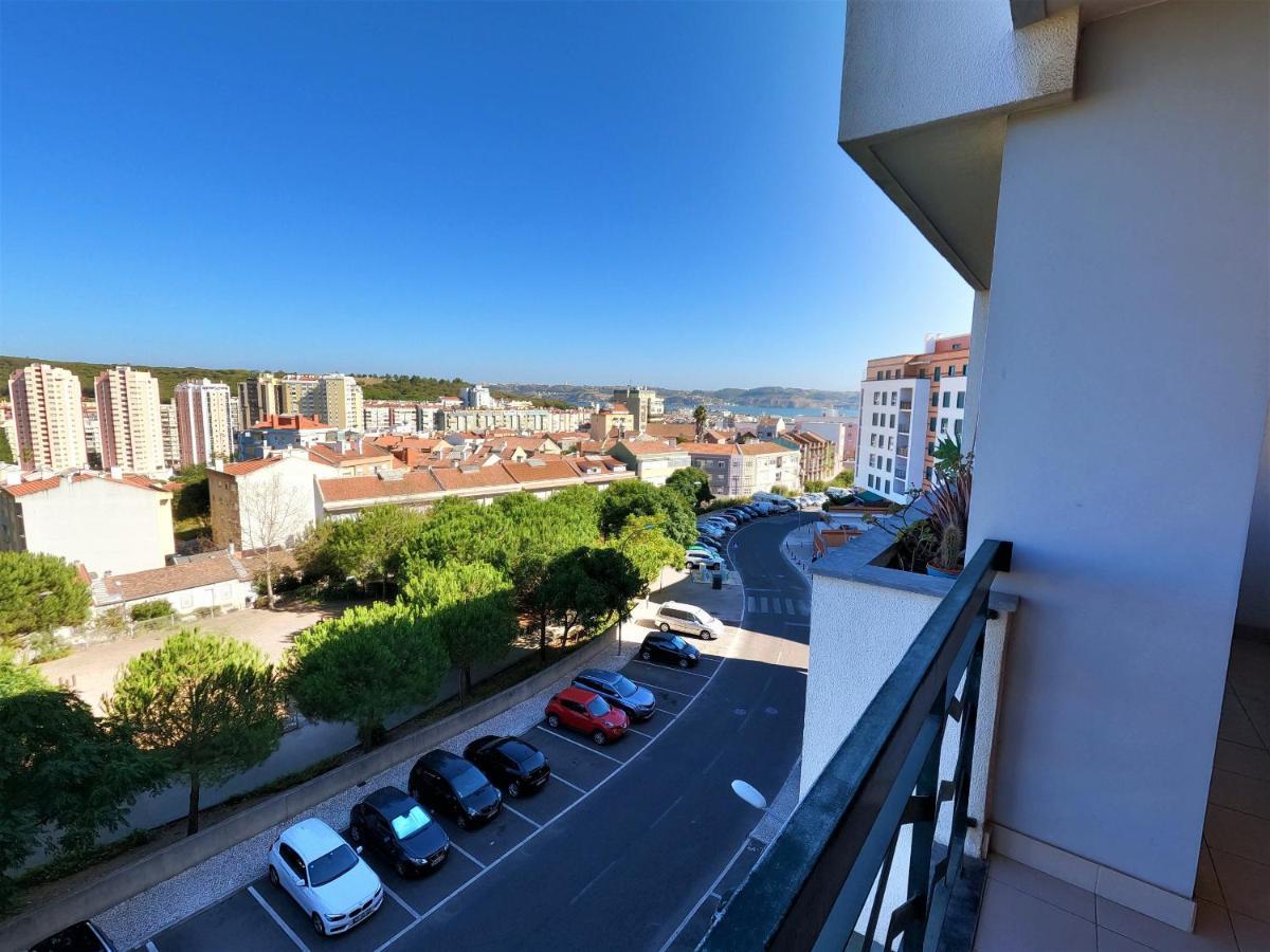 Lisbon 2 Bedroom Apartment With Balcony In 알제스 외부 사진