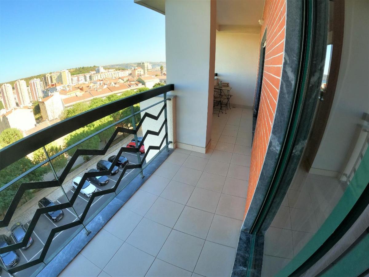 Lisbon 2 Bedroom Apartment With Balcony In 알제스 외부 사진